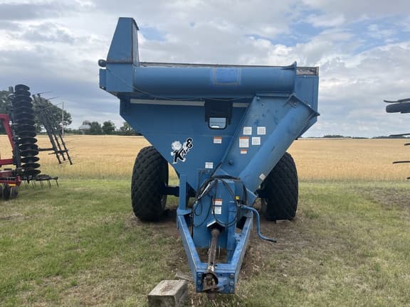 Image of Kinze 640 equipment image 1