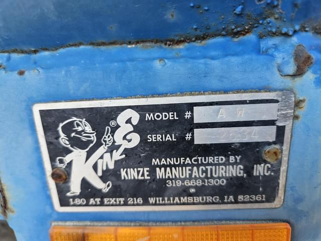 Image of Kinze 640 equipment image 1