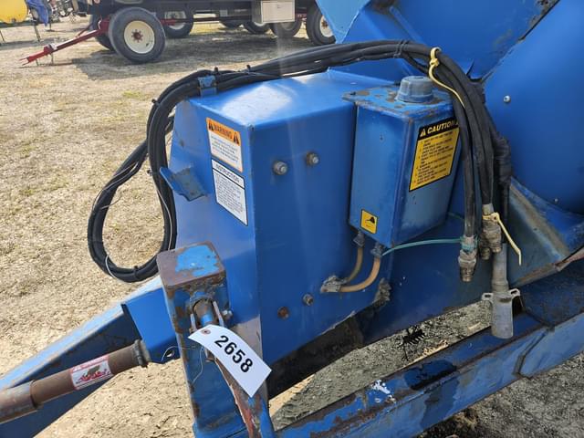 Image of Kinze 640 equipment image 4