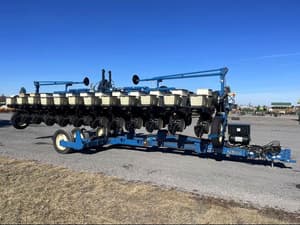 1990 Kinze 2600 Image