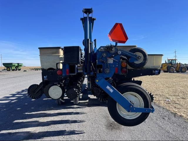 Image of Kinze 2600 equipment image 3