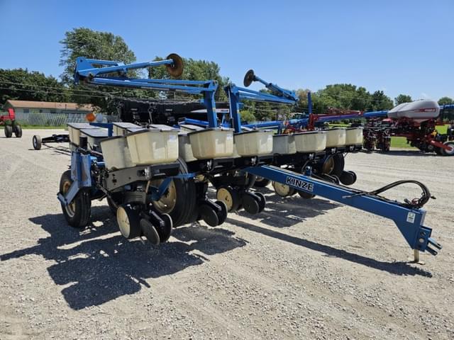 Image of Kinze EF equipment image 2