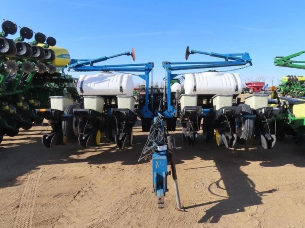 SOLD - 1990 Kinze EF Planter #20593 Planting with 12 Rows