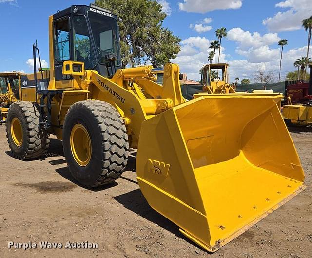 Image of Komatsu WA320-1 equipment image 2