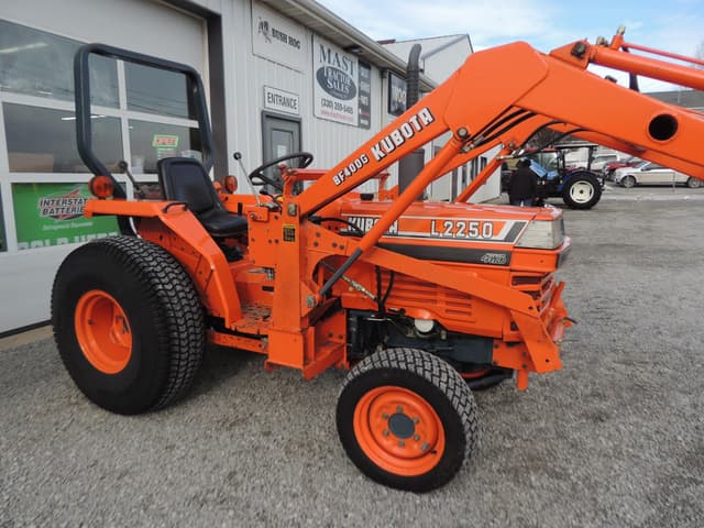 Image of Kubota L2250 equipment image 2