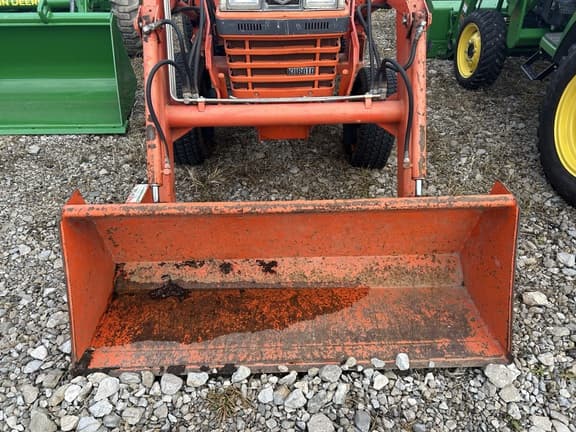 Image of Kubota L2250 equipment image 4