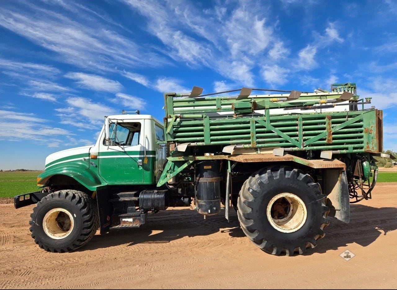 1990 International 4900 Equipment Image0