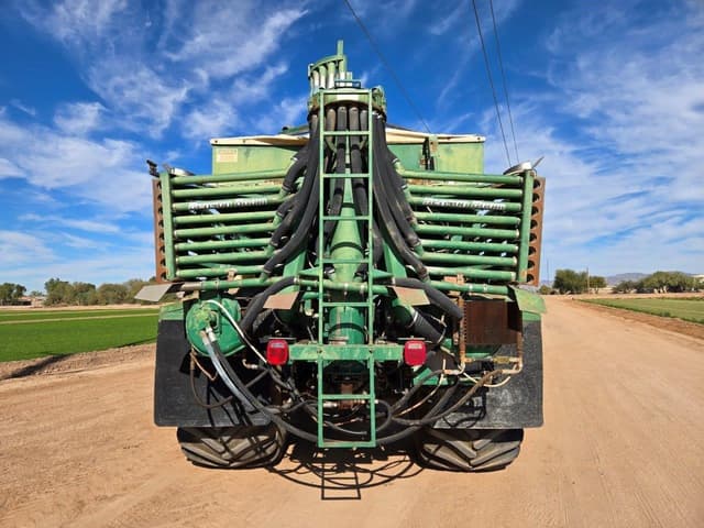 Image of International 4900 equipment image 3
