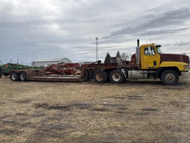 Image of Mack 600 equipment image 1