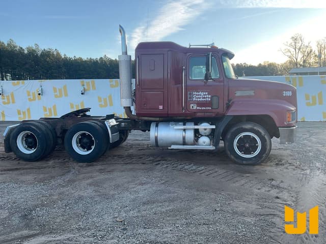 Image of Mack CH613 equipment image 3