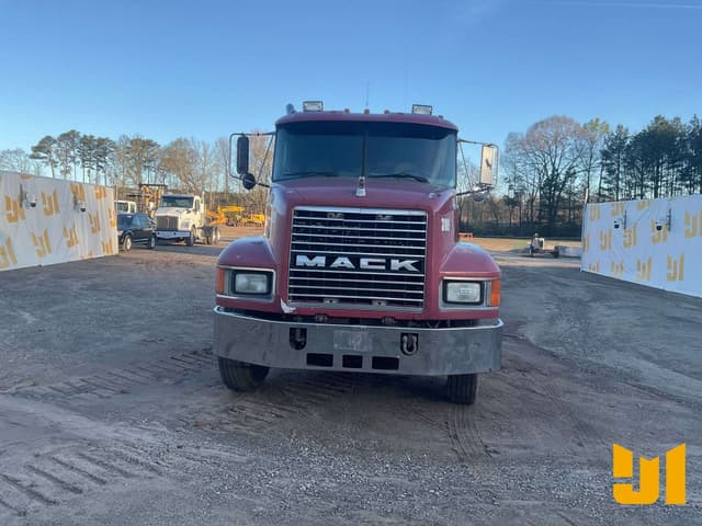 Image of Mack CH613 equipment image 1