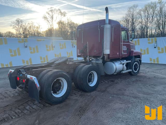 Image of Mack CH613 equipment image 4