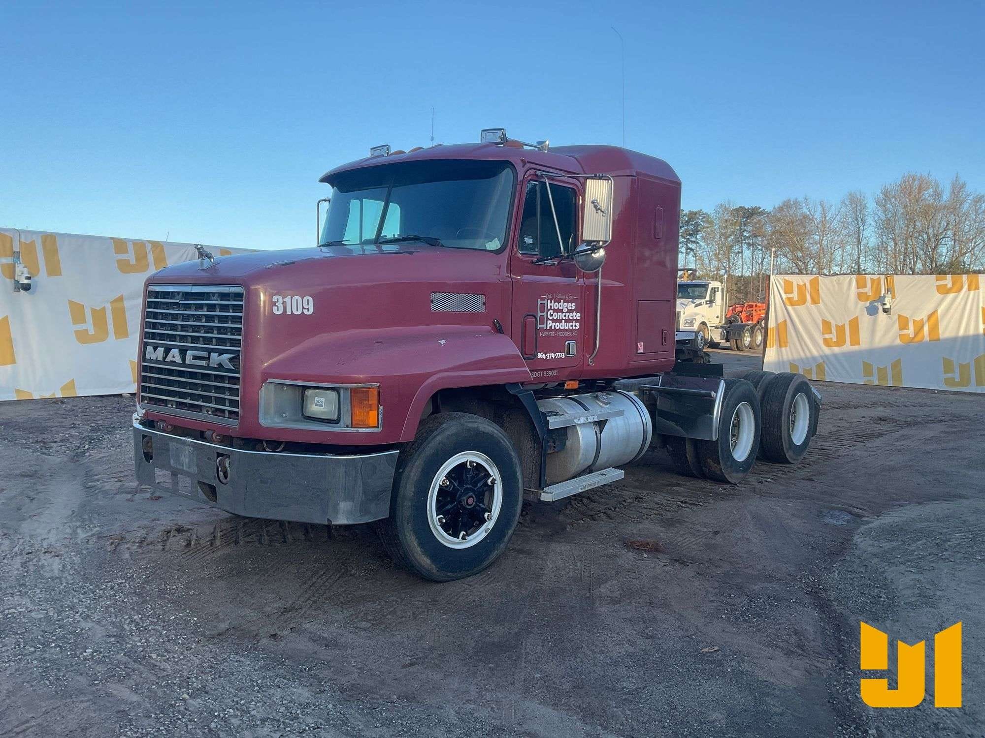 1990 Mack CH613 Equipment Image0