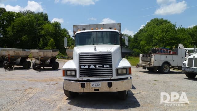 Image of Mack CH613 equipment image 1