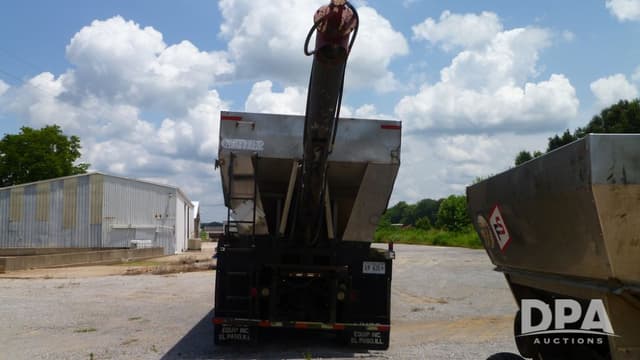 Image of Mack CH613 equipment image 3