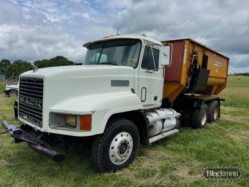1990 Mack CH613 Equipment Image0