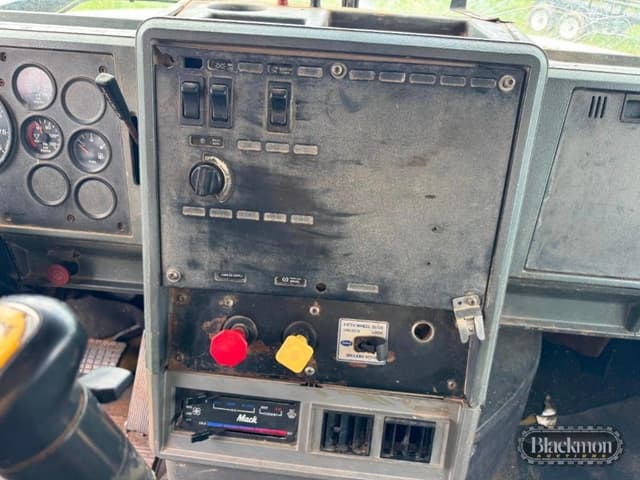 Image of Mack CH613 equipment image 4