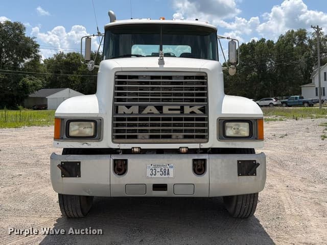 Image of Mack CH613 equipment image 1