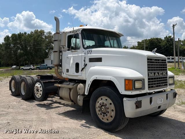 Image of Mack CH613 equipment image 2