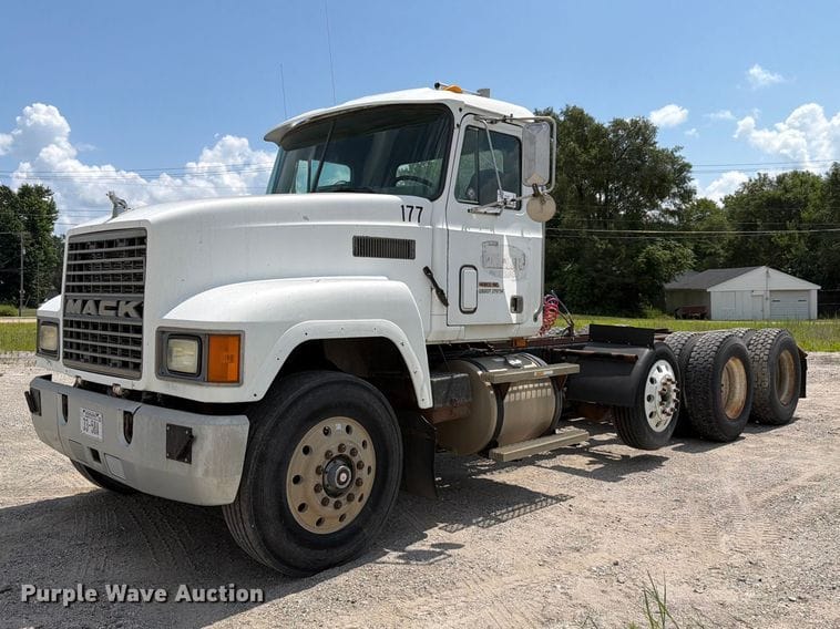 1990 Mack CH613 Equipment Image0