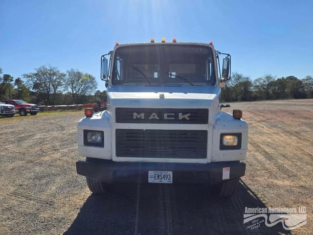 Image of Mack CS300P equipment image 1