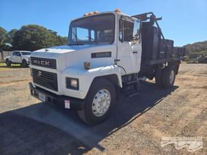 1990 Mack CS300P Image