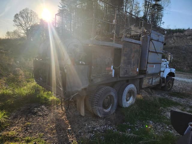 Image of Mack R Series equipment image 4