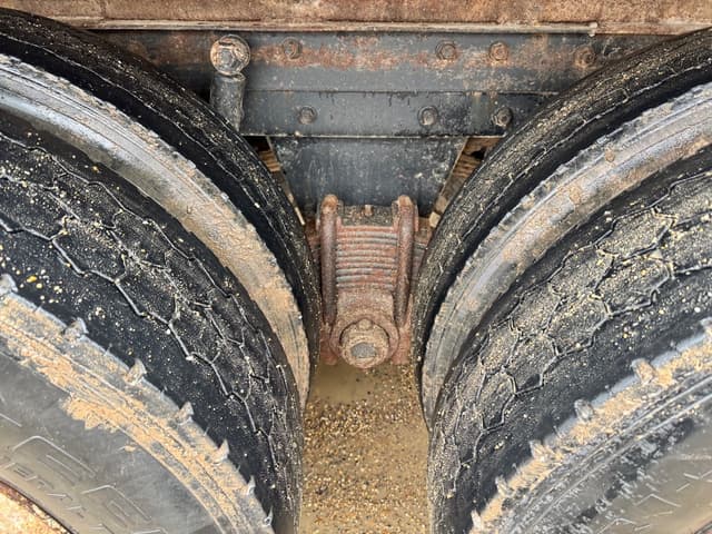 Image of Mack R688ST equipment image 3