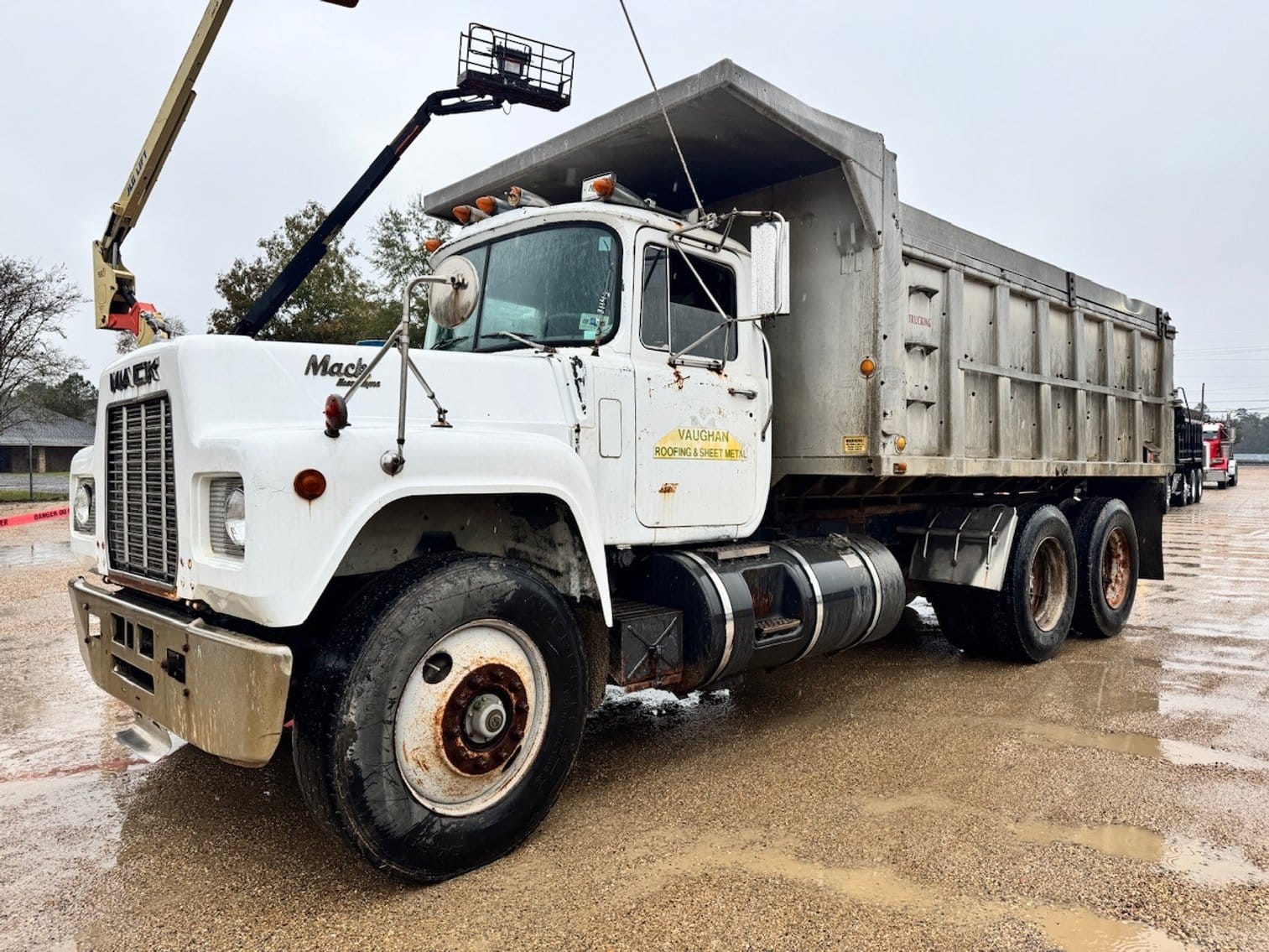 1990 Mack R688ST Equipment Image0