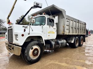 1990 Mack R688ST Image