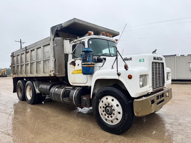 Image of Mack R688ST equipment image 1