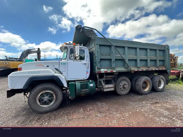 Image of Mack RB688S equipment image 2