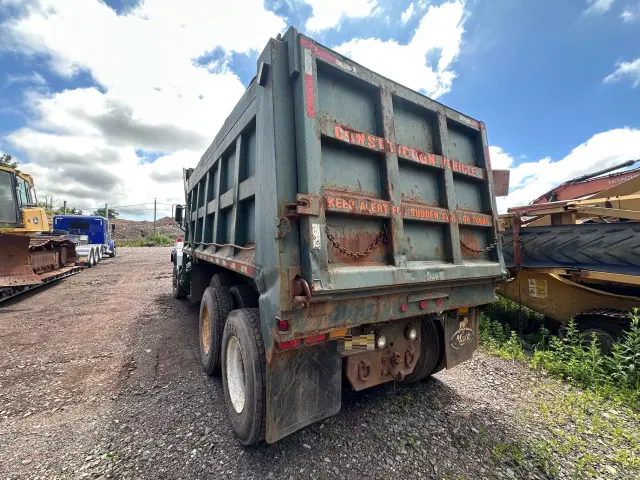 Image of Mack RB688S equipment image 4