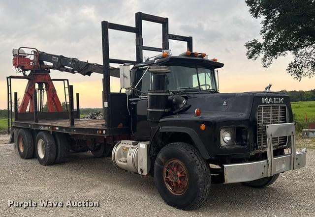 Image of Mack RB688S equipment image 2