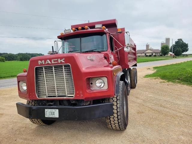 Image of Mack RB690S equipment image 2