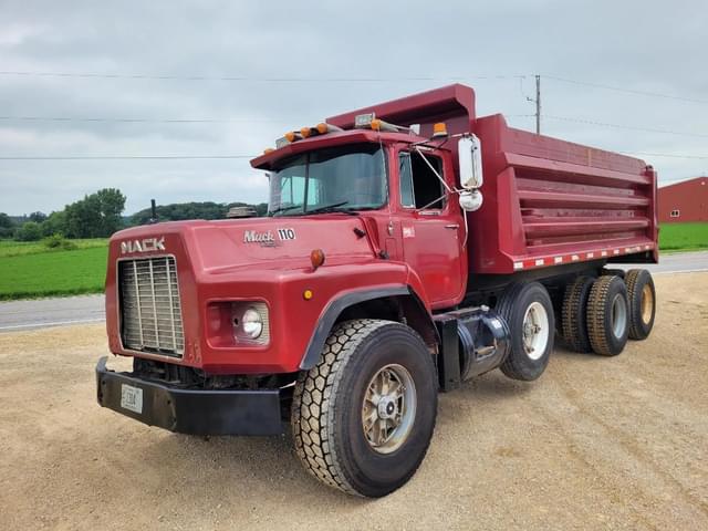 Image of Mack RB690S equipment image 1