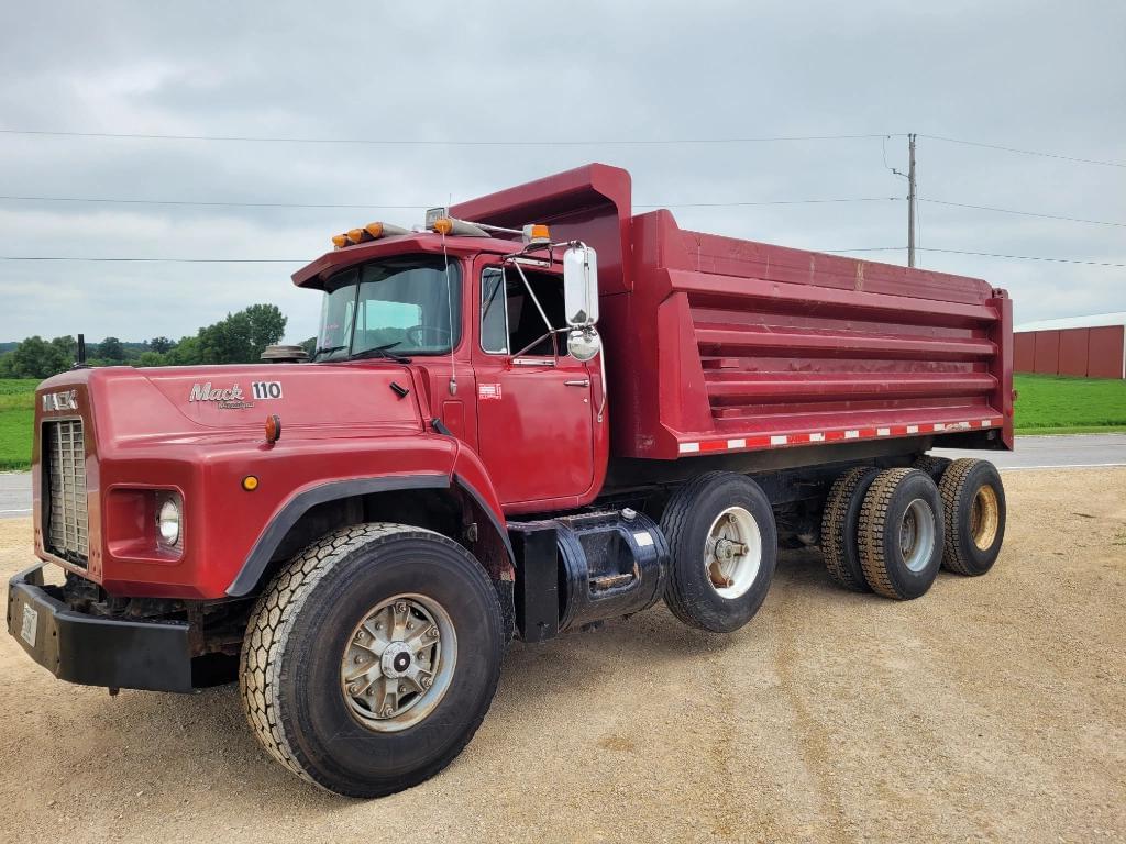Image of Mack RB690S Primary image