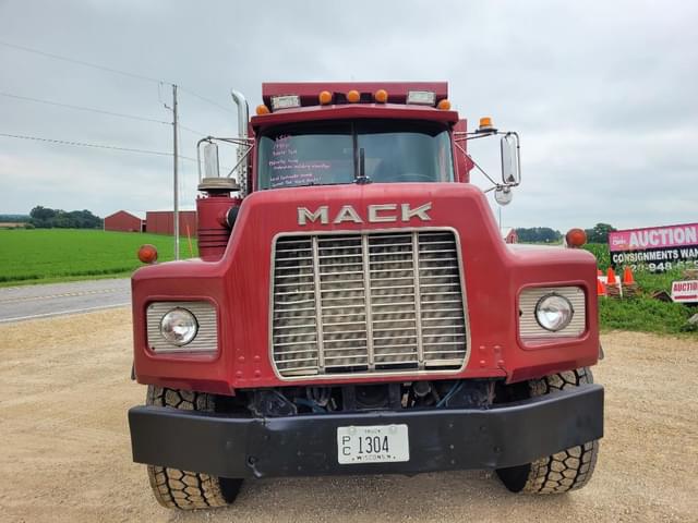 Image of Mack RB690S equipment image 3