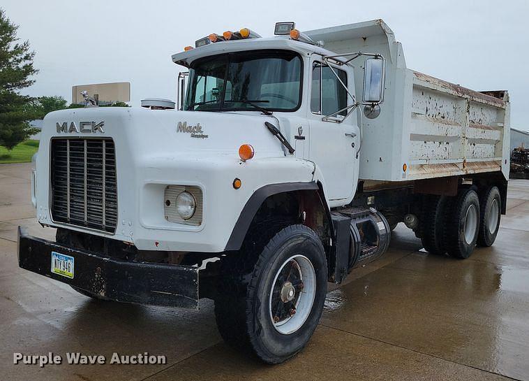 Image of Mack RB690S Primary image