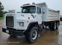 1990 Mack RB690S Image