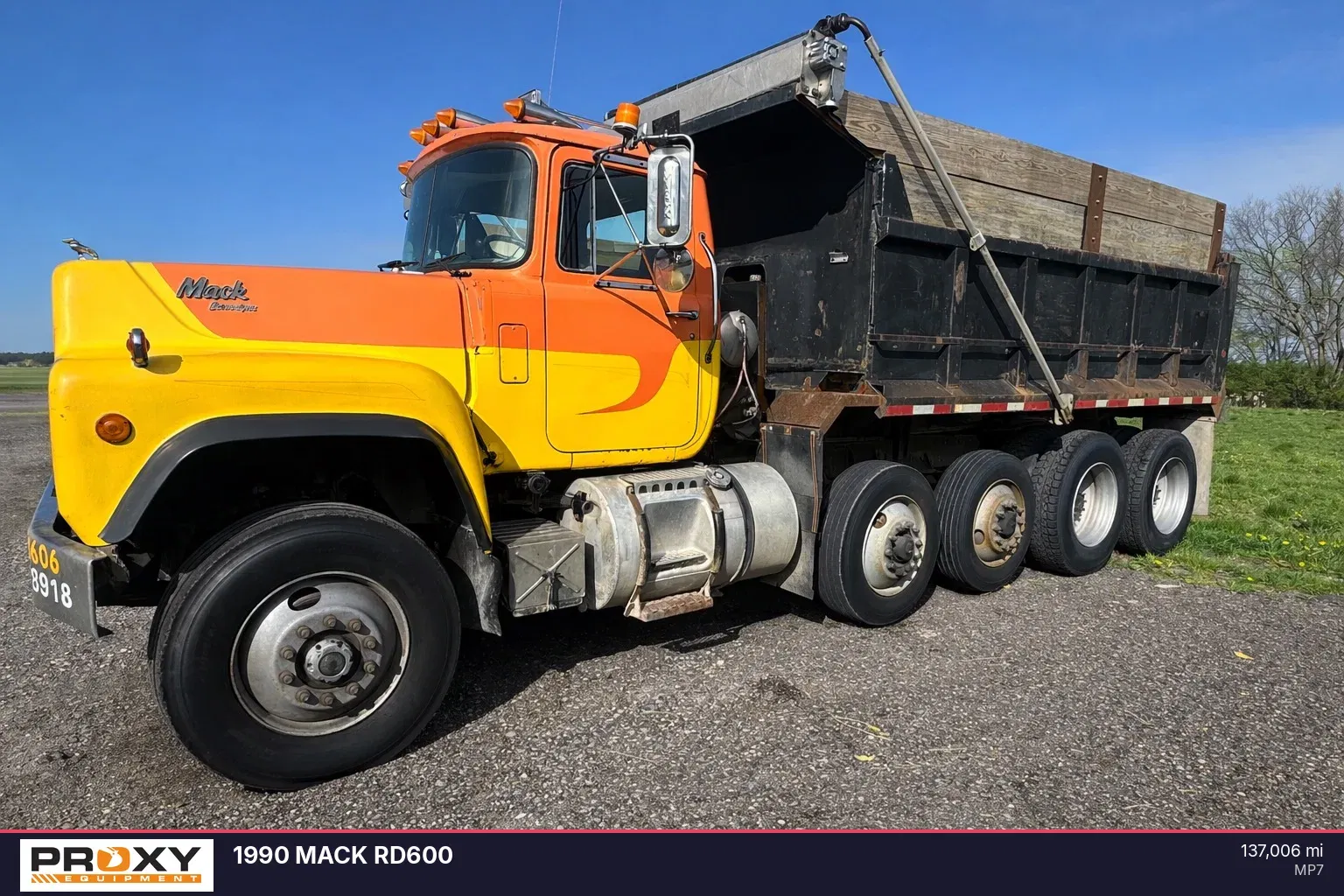 1990 Mack RD600 Equipment Image0