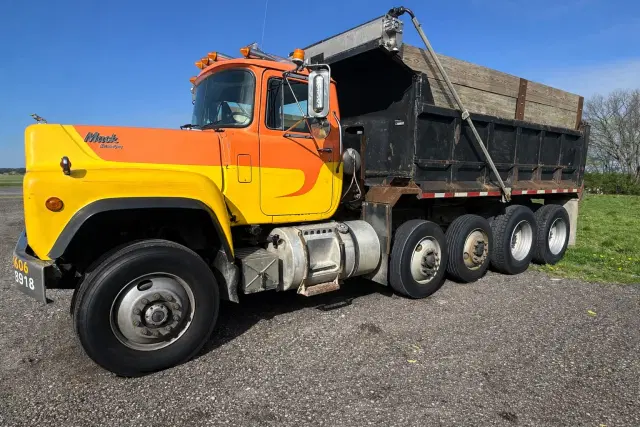 Image of Mack RD600 equipment image 4