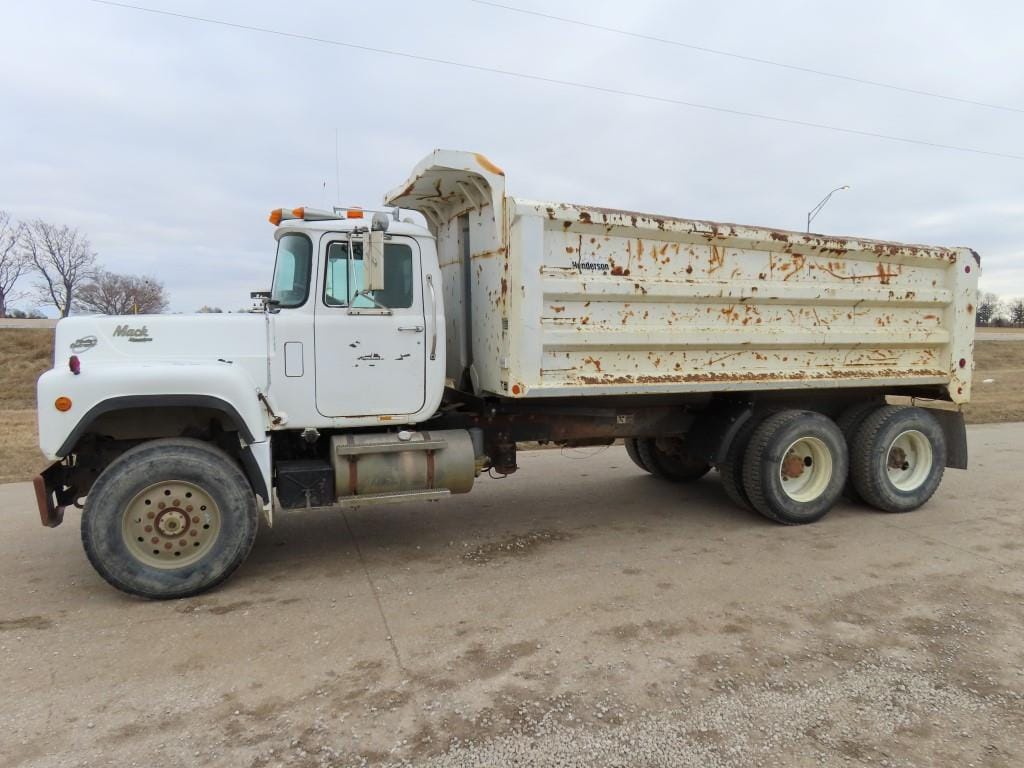 Main image Mack RD690S