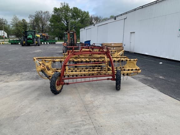 Image of New Holland 260 equipment image 3