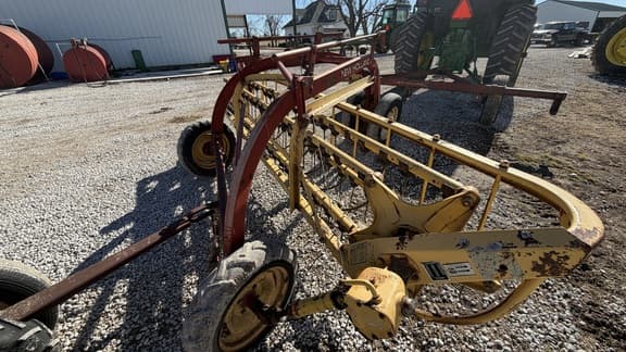 Image of New Holland 260 equipment image 2