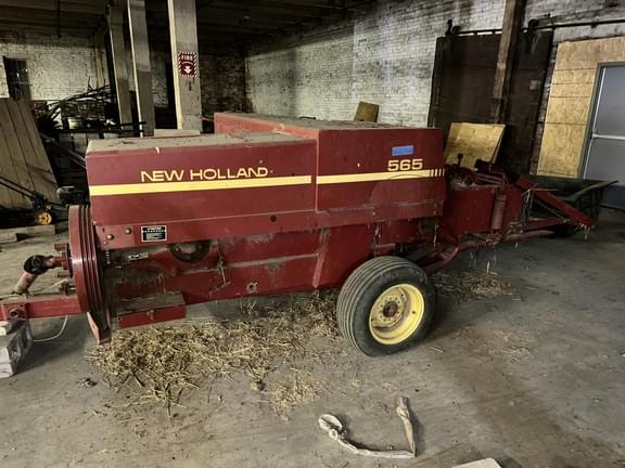 Image of New Holland 565 equipment image 4