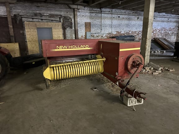 1990 New Holland 565 Equipment Image0