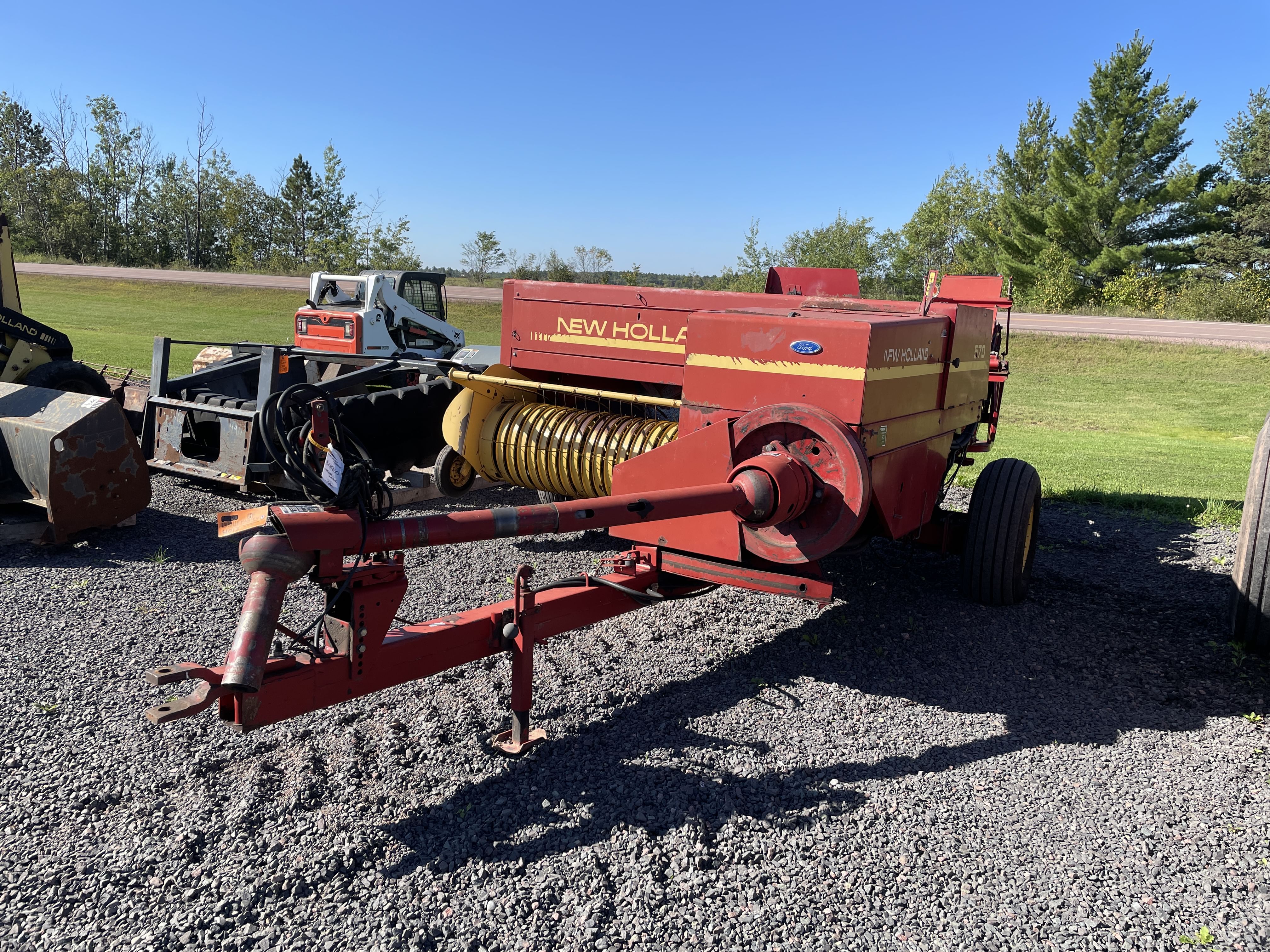 1990 New Holland 570 Equipment Image0