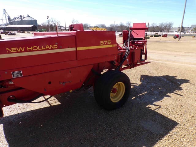 Image of New Holland 575 equipment image 3