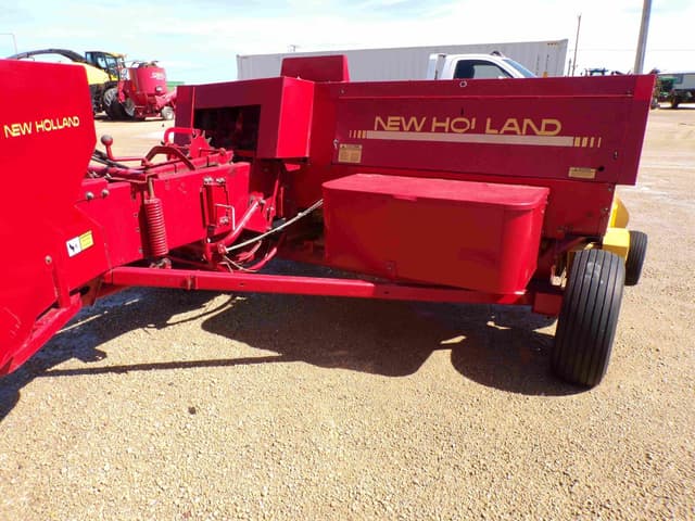 Image of New Holland 575 equipment image 4